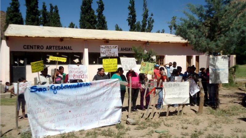 Nueva toma de la escuela de Tatón y cortes de ruta