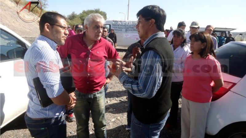 Nueva toma de la escuela de Tatón y cortes de ruta