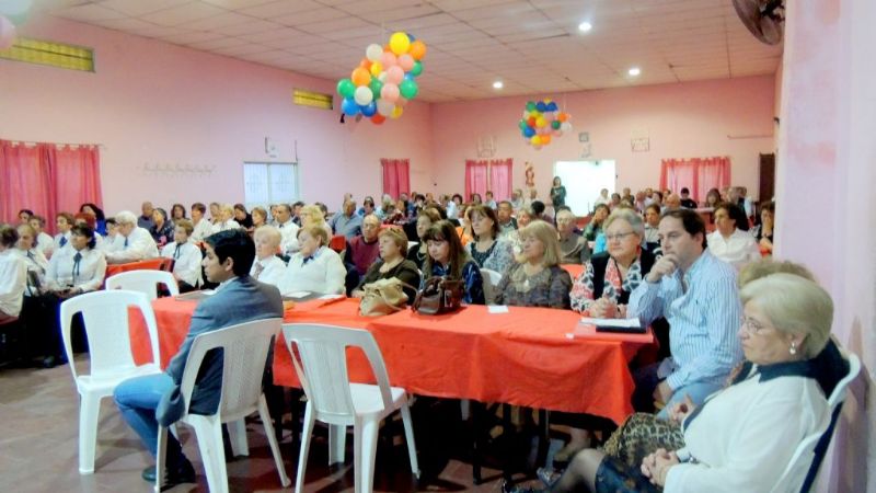 Mera con los jubilados de la Asociación Catamarca en su 36 º aniversario