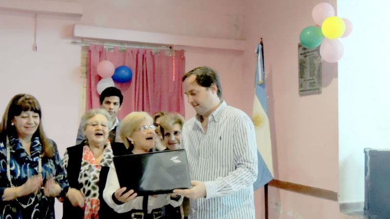 Mera con los jubilados de la Asociación Catamarca en su 36 º aniversario