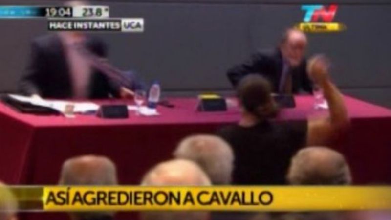 Agredieron a Domingo Cavallo
