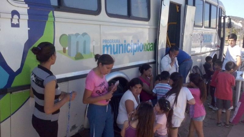 El móvil sanitario llega al barrio 30 vv Sur