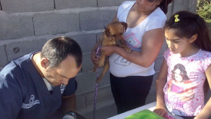 El móvil sanitario llega al barrio 30 vv Sur