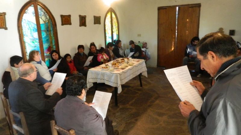 Vecinos de Charquiadero, Las Rosas y Alto de las Juntas recibieron al Obispo