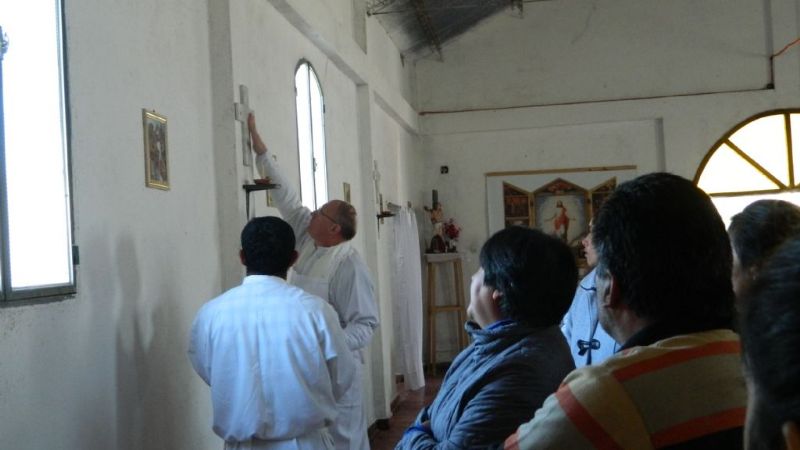 El Obispo consagró el altar y dedicó el templo del pueblo de Yunka Suma