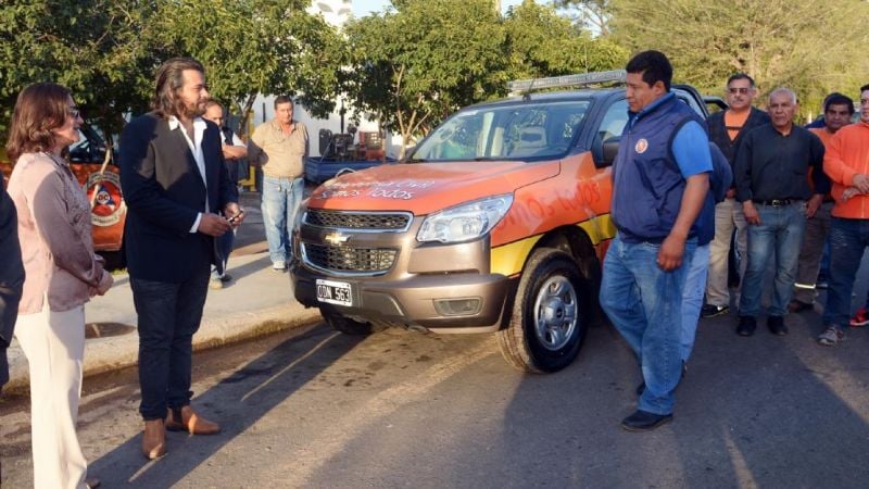 Lucía entregó un nuevo móvil a Defensa Civil