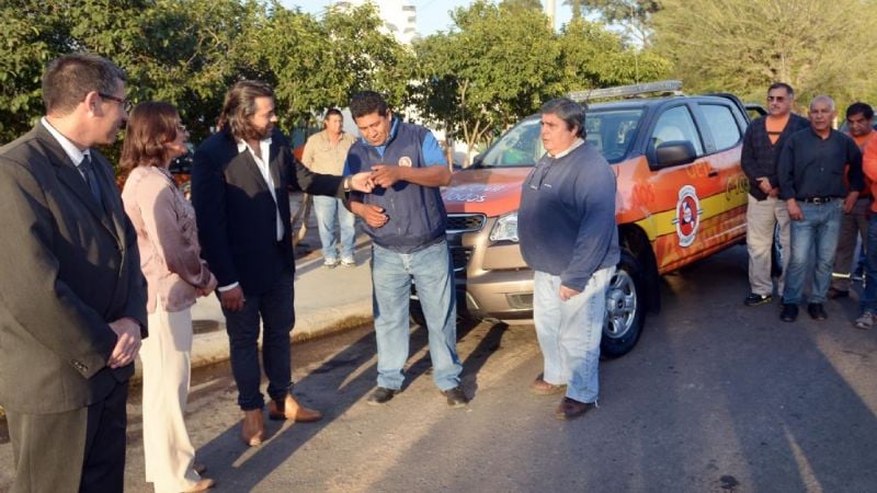 Lucía entregó un nuevo móvil a Defensa Civil