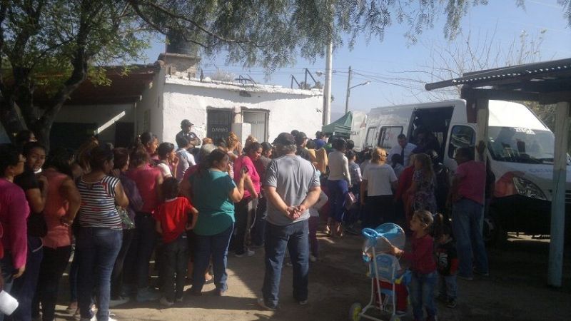 Entregaron ordenes gratuitas de materiales de construcción