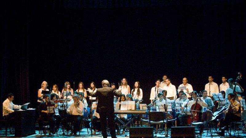 Concierto orquestal en la glorieta de la Plaza 25 de Mayo