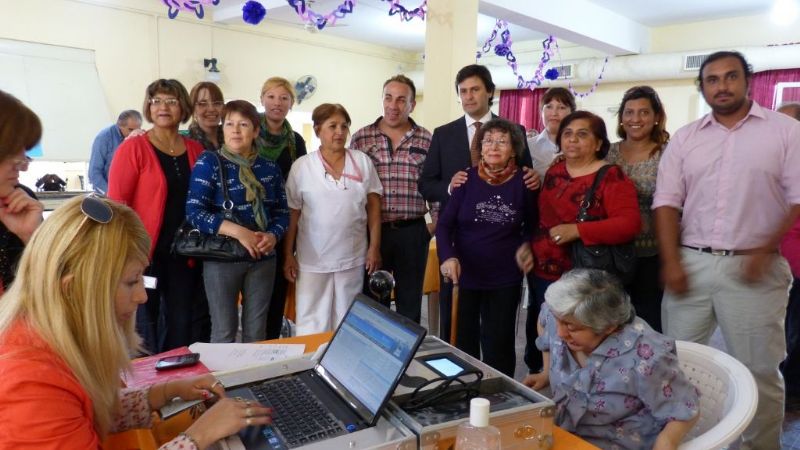 Tramitan el nuevo DNI en el Hogar de Ancianos