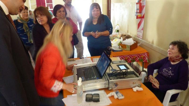 Tramitan el nuevo DNI en el Hogar de Ancianos