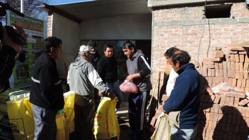 Entrega de forrajes a productores de San José