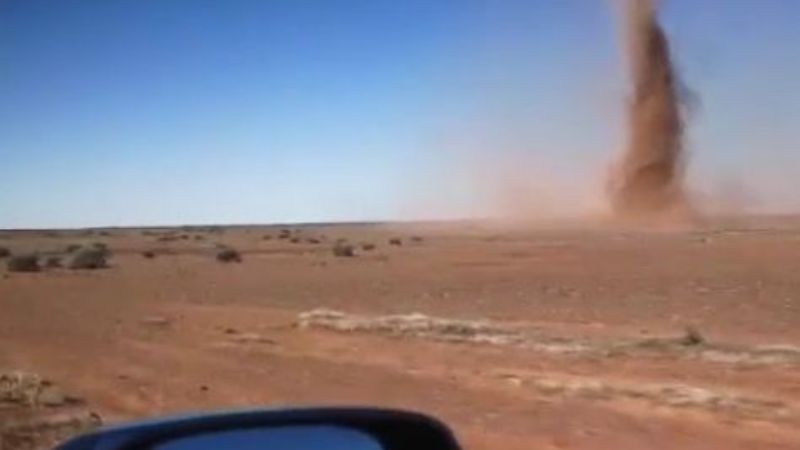 Arriesgó su vida para sacarse una selfie en un tornado