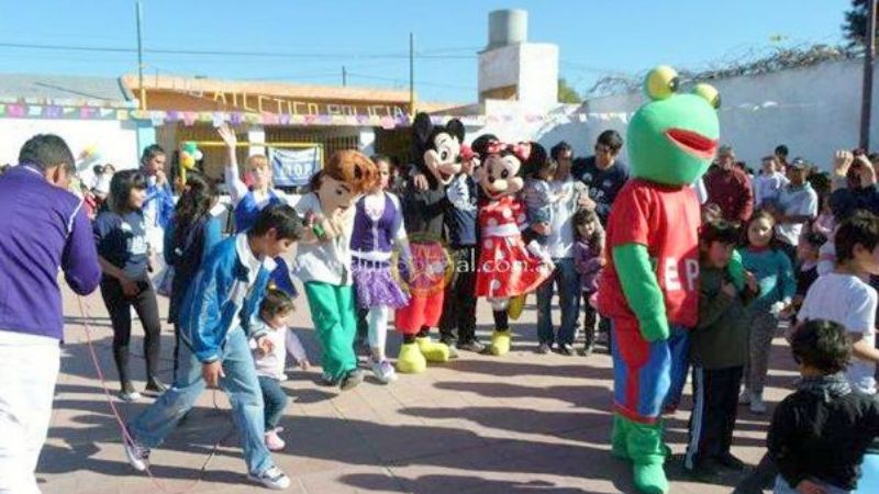 Fiesta por el "Día del Niño" en la sede del club Policial