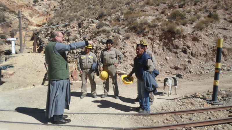 Pobladores de Minas Capillitas recibieron con entusiasmo la visita del Obispo