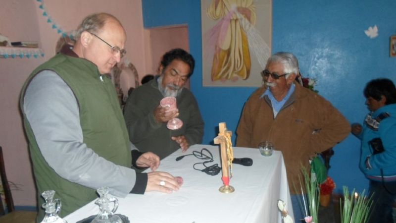 Pobladores de Minas Capillitas recibieron con entusiasmo la visita del Obispo
