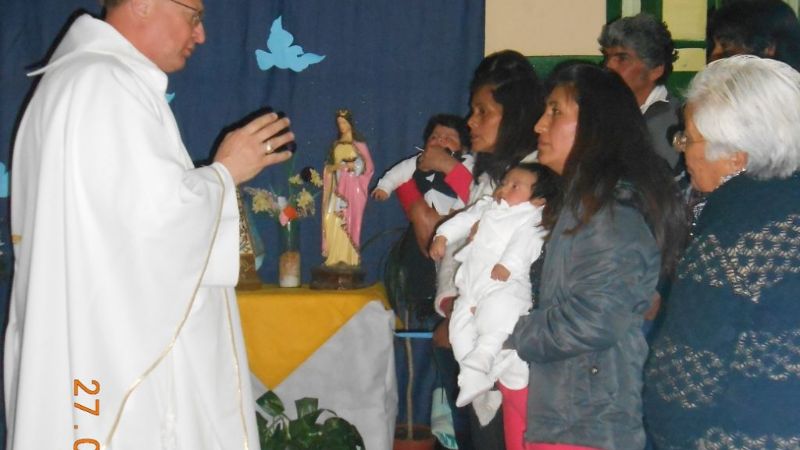 El Obispo visitó las comunidades de Huachaschi y El Potrero