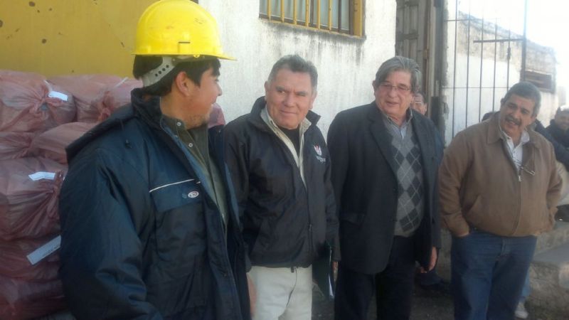 Entregaron indumentaria de trabajo al personal de obra