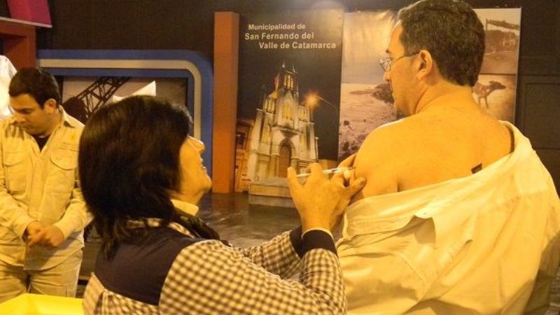 El Ministerio de Salud vacunó en la TV Pública