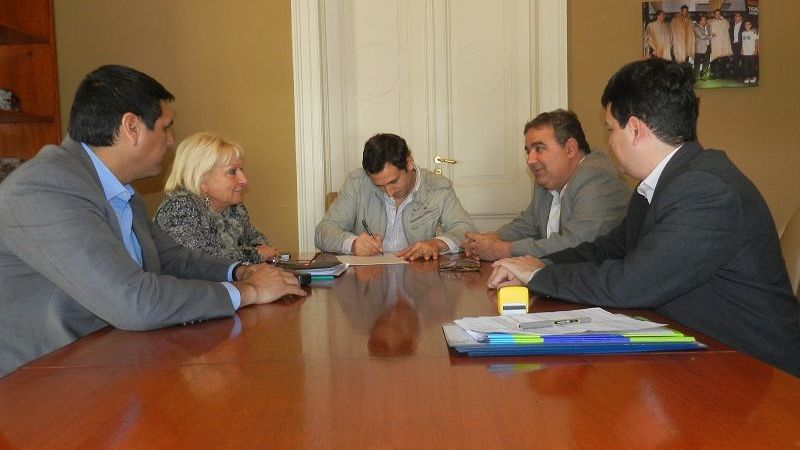 Entregan primer préstamo para un boliche en zona del Fariñango