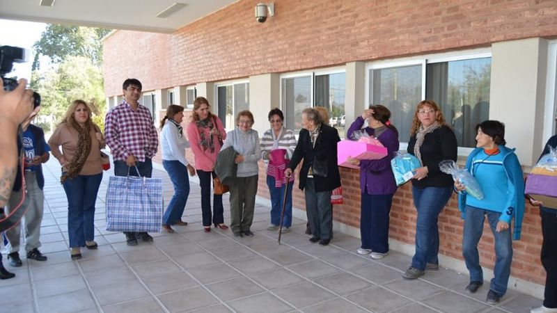 Donación de los adultos mayores de Valle Viejo a la Maternidad Provincial