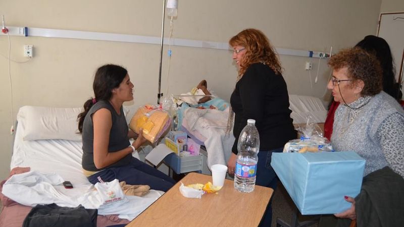 Donación de los adultos mayores de Valle Viejo a la Maternidad Provincial