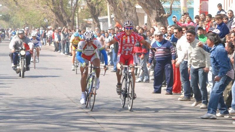 Atraen las “Seis Vueltas a El Jumeal”, que hoy corre la previa en el parque