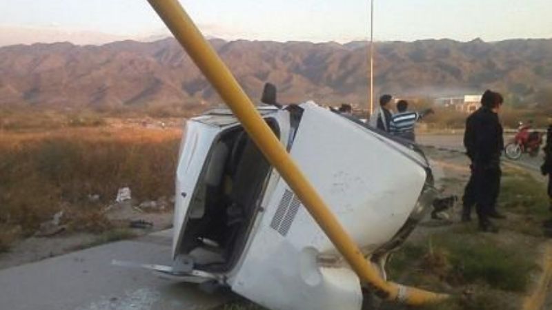 Un joven volcó y quedó hospitalizado