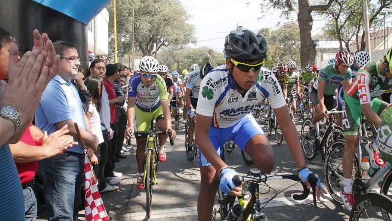 “Seis vueltas al Jumeal” por los 82 años del Club Villa Cubas