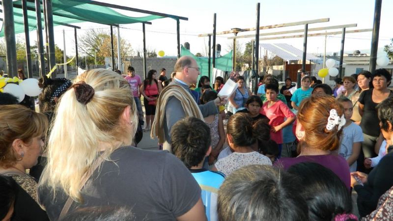 El Obispo visitó a feriantes y presidió la procesión en el barrio Santa Marta