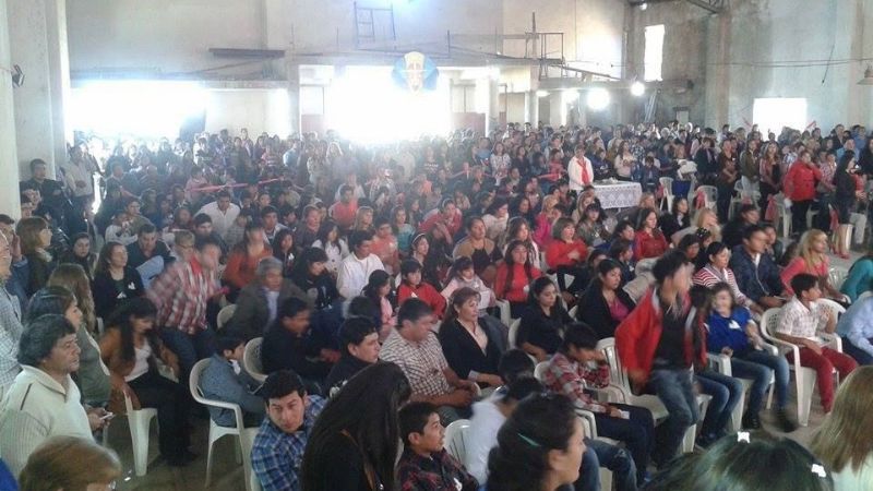 Alrededor de 250 jóvenes y adultos confirmaron su fe en Jesucristo
