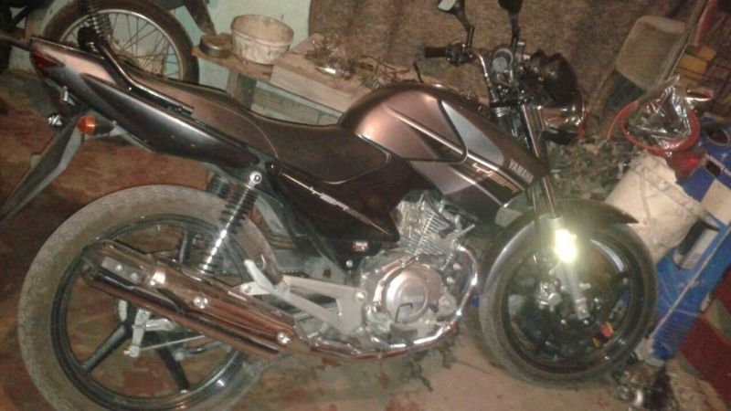 Moto y arma secuestradas, y dos sujetos detenidos tras registro domiciliario