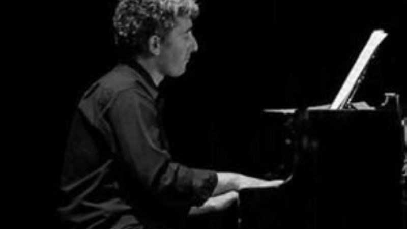 Guido, pianista y director de la escuela municipal de Música Olavarría