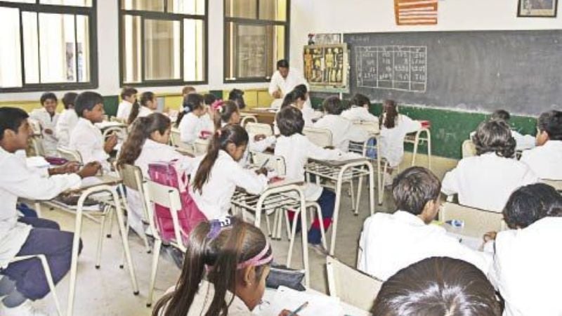 Media sanción para el uso obligatorio de guardapolvos