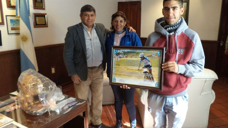 Reconocimiento al destacado biker Álvaro Macías