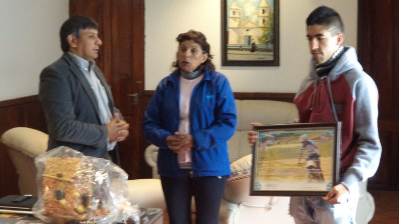 Reconocimiento al destacado biker Álvaro Macías