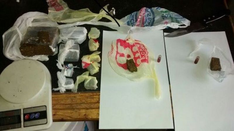 Incautan casi un kilo de marihuana