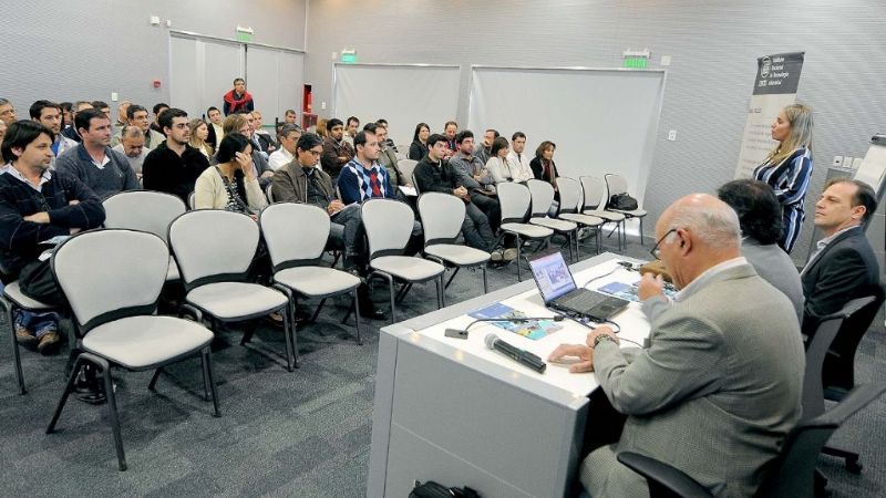 “Los beneficios del trabajo en equipo y liderazgo para PyMEs”