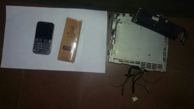 Robaba elementos de los autos y fue detenido