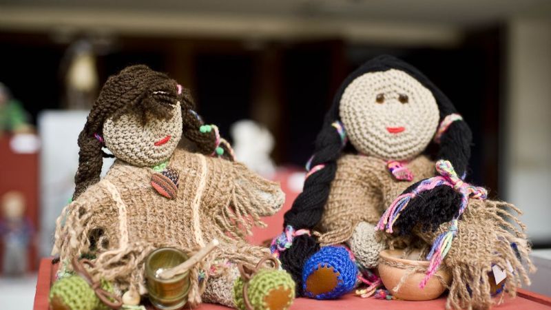 Una pieza artesanal tejida ganó el Concurso de Muñecas