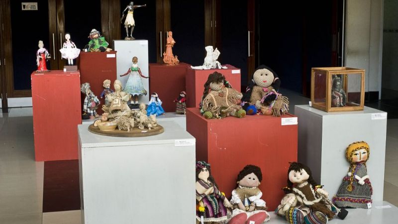 Una pieza artesanal tejida ganó el Concurso de Muñecas