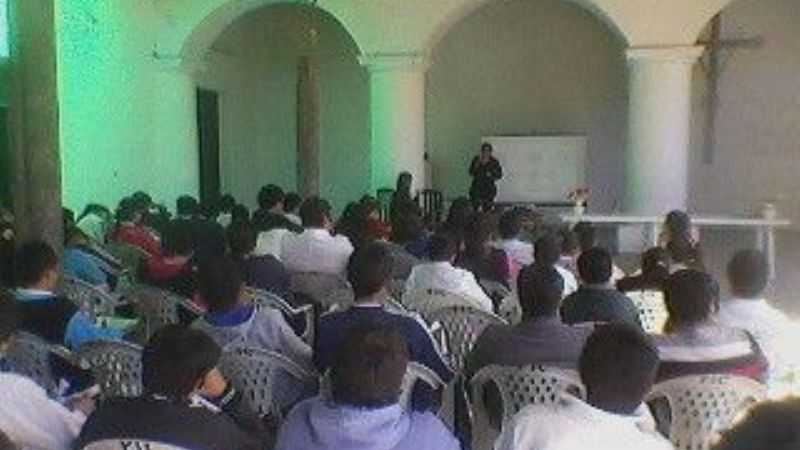 Charla sobre trata de personas en El Alto