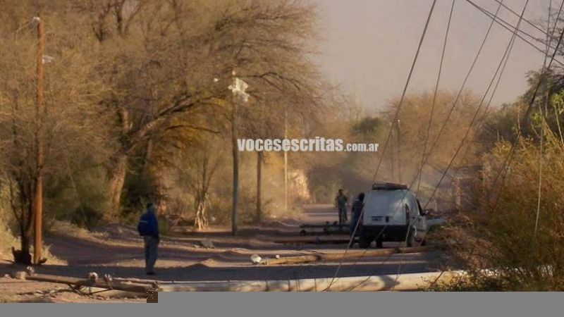 El zonda cuasó trastornos en el Oeste