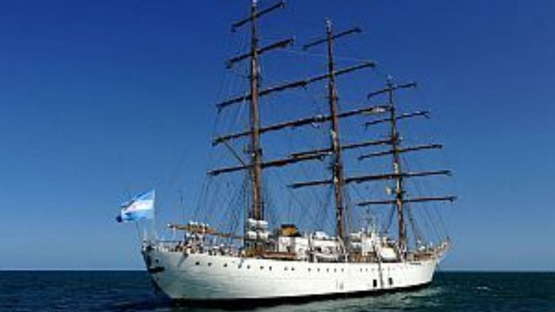 Fragata Libertad se suma a búsqueda de tripulantes perdidos en Brasil