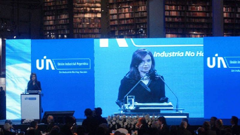 Lucía junto a Cristina en la Cena del Día de la Industria