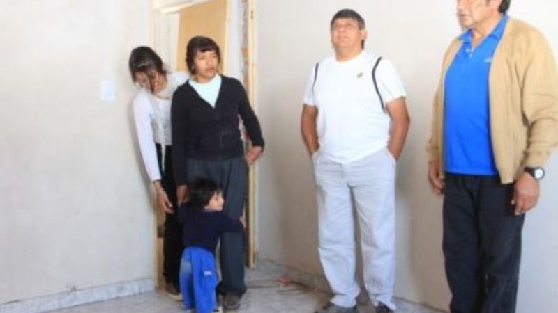 Ayuda edilicia a familia santamariana