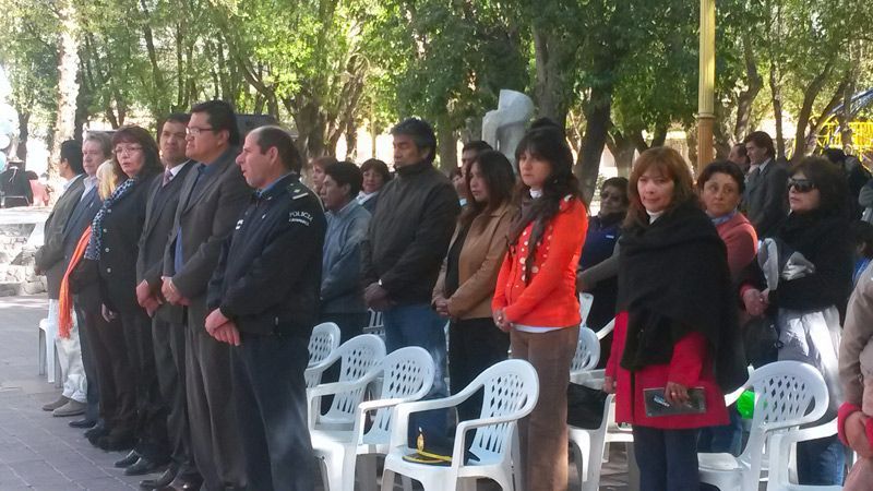 Emotivo acto en homenaje al Día del Maestro en Santa María