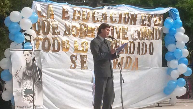 Emotivo acto en homenaje al Día del Maestro en Santa María