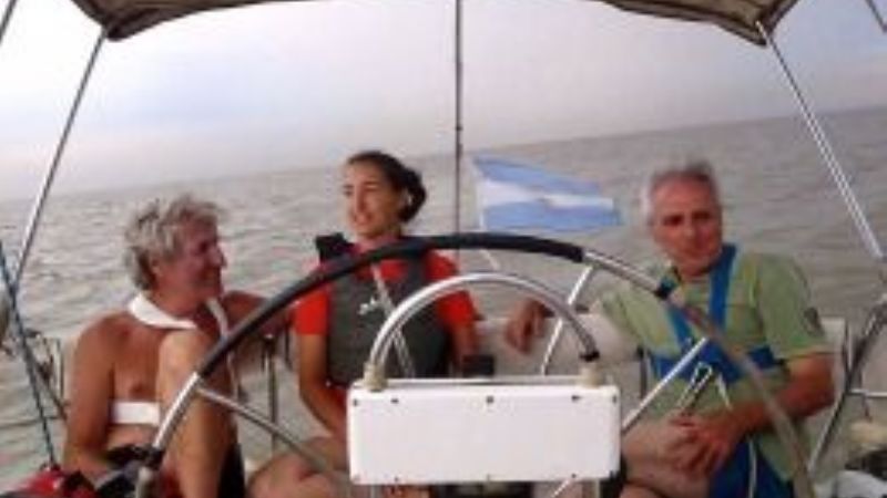 Armada Argentina continuará la búsqueda del velero perdido