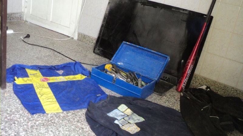 Menores se roban un TV Led y una camiseta de Boca autografiada por Román
